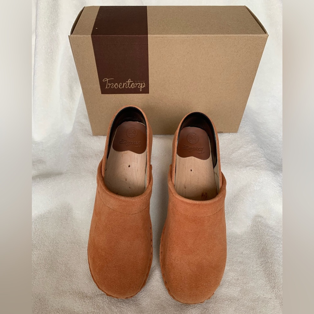 New in Box Troentorp Van Gogh Clogs in Apricot Suede Size EU39